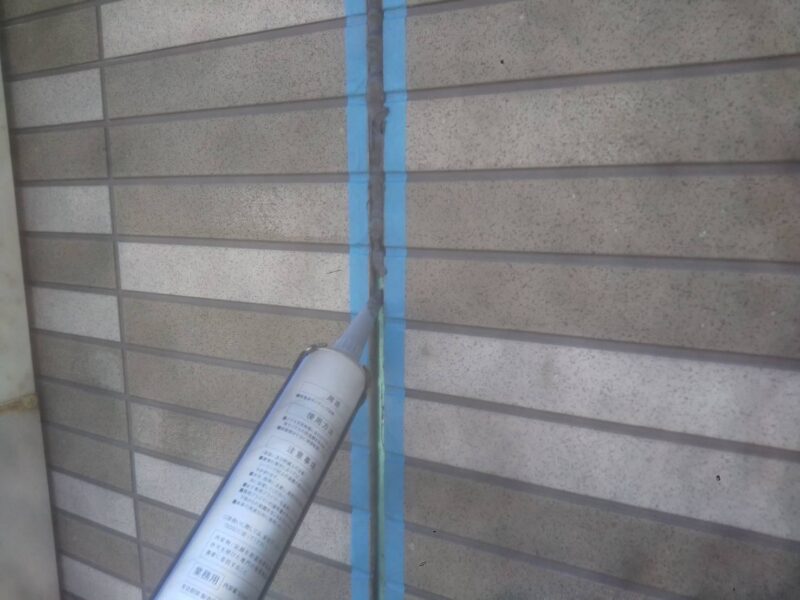 福岡県福岡市東区馬出のNアパートで外壁のひび割れやシーリングの劣化を補修する外壁塗装と屋根塗装工事を行いました。2025年8月31日完成です。【HPより】