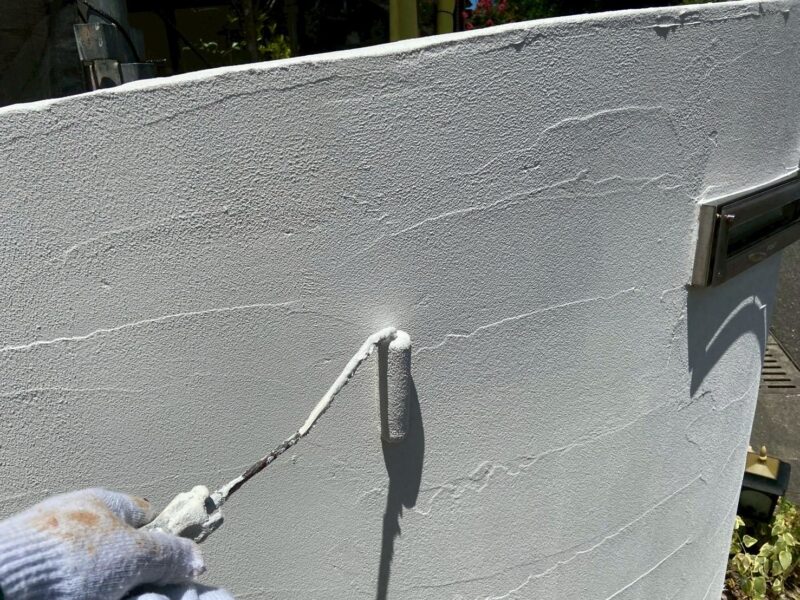 福岡県福岡市東区松崎のI様邸でチョーキングやひび割れ、シーリング劣化が見られる外壁の塗装工事を行いました。2025年8月2日完成です。【HPより】