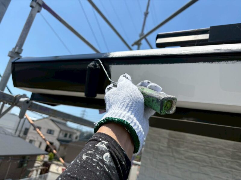 福岡県古賀市美明のY様邸で外壁のひび割れやシーリング劣化、塗膜の色あせが見られる部分を丁寧に補修する外壁塗装工事を行いました。2025年8月1日完成です。【HPより】