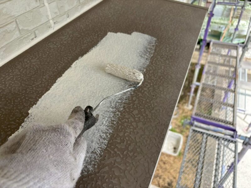 福岡県古賀市美明のY様邸で外壁のひび割れやシーリング劣化、塗膜の色あせが見られる部分を丁寧に補修する外壁塗装工事を行いました。2025年8月1日完成です。【HPより】