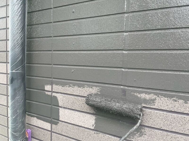 福岡県福岡市東区馬出のNアパートで外壁のひび割れやシーリングの劣化を補修する外壁塗装と屋根塗装工事を行いました。2025年8月31日完成です。【HPより】