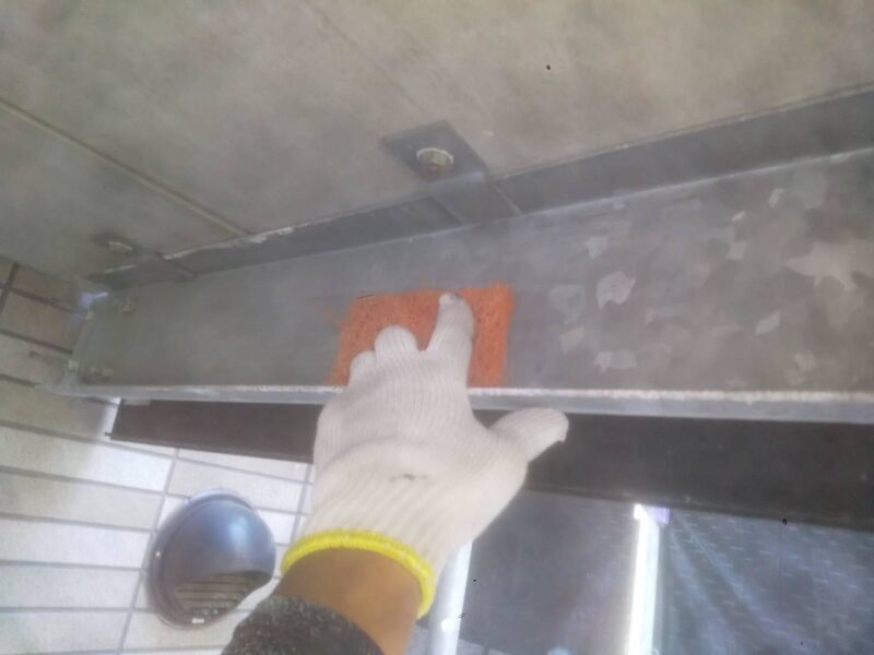 福岡県福岡市東区馬出のNアパートで外壁のひび割れやシーリングの劣化を補修する外壁塗装と屋根塗装工事を行いました。2025年8月31日完成です。【HPより】