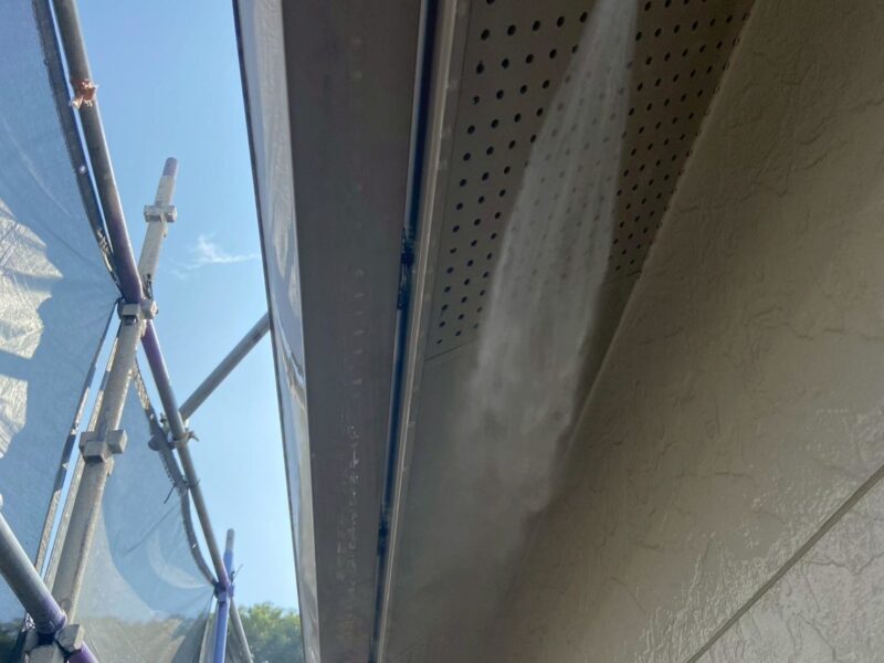 福岡県福岡市東区松崎のI様邸でチョーキングやひび割れ、シーリング劣化が見られる外壁の塗装工事を行いました。2025年8月2日完成です。【HPより】