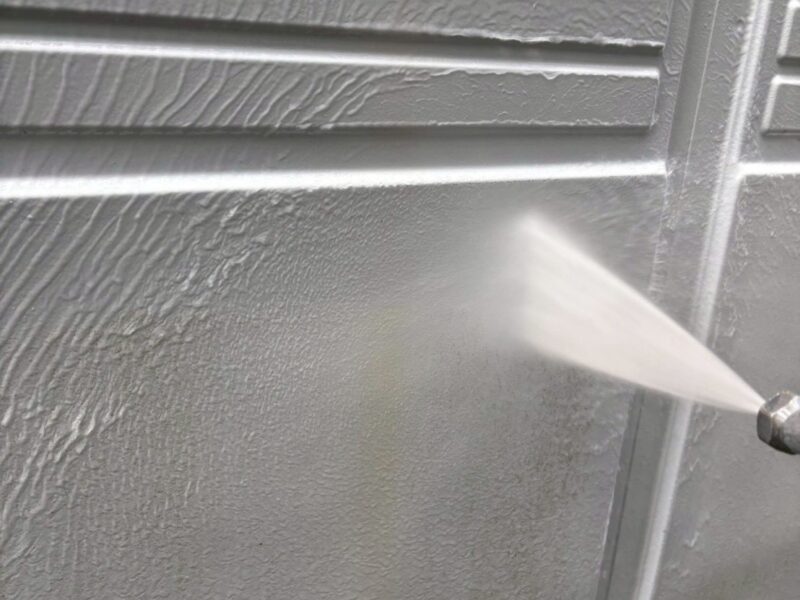 福岡県福岡市西区生の松原のK様邸で外壁のチョーキング現象と屋根の塗膜剥がれを改善する外壁屋根塗装工事を行っています。2025年9月15日着工です。【チラシより】