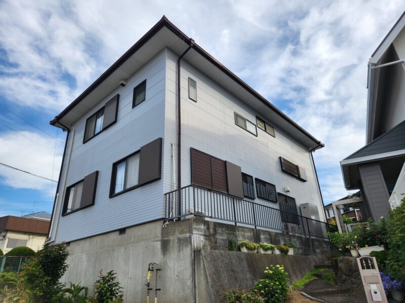 福岡県古賀市舞の里のY様邸で外壁の塗膜剥がれや屋根の劣化を補修する外壁屋根塗装・防水工事を行いました。2025年10月14日完成です。【HPより】