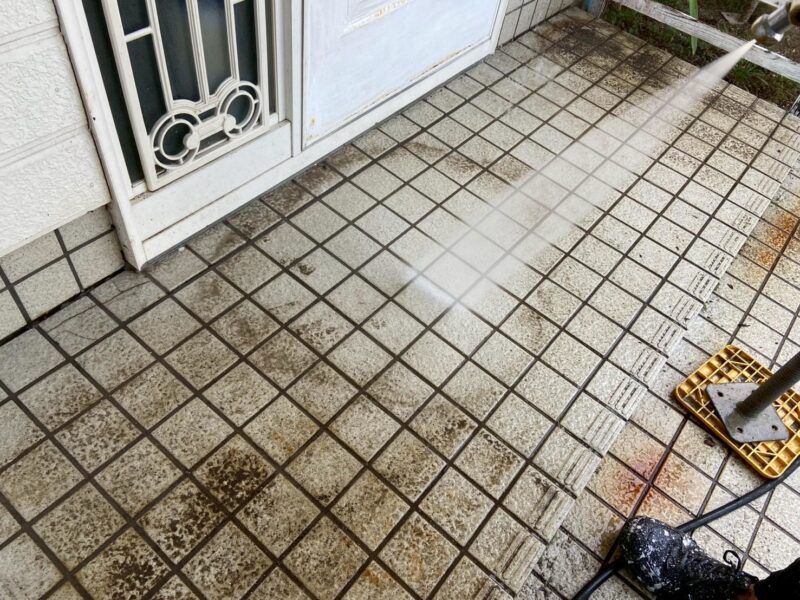 福岡県福岡市東区三苫のS様邸で外壁の劣化や軒天の傷みを直す外壁塗装と軒天張り替え波板張り替え工事を行いました。2025年9月18日完成です。【チラシより】