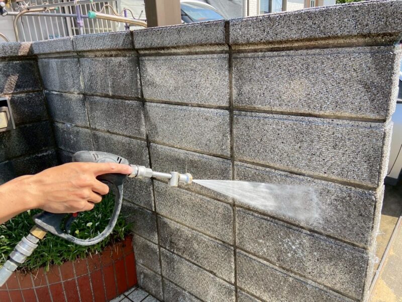 福岡県福岡市東区三苫のS様邸で外壁の劣化や軒天の傷みを直す外壁塗装と軒天張り替え波板張り替え工事を行いました。2025年9月18日完成です。【チラシより】