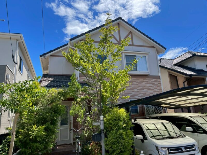 福岡県春日市大谷のK様邸で外壁のチョーキングやシーリング劣化を補修する外壁塗装と下地処理工事を行いました。2025年10月28日完成です。【HPより】