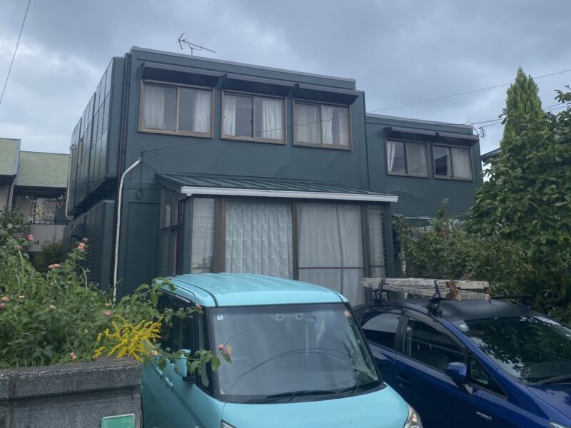 福岡県福岡市西区生の松原のK様邸で外壁のチョーキング現象と屋根の塗膜剥がれを改善する外壁屋根塗装工事を行いました。2025年10月25日完成です。【チラシより】