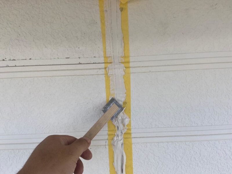 福岡県福岡市東区三苫のS様邸で外壁の劣化や軒天の傷みを直す外壁塗装と軒天張り替え波板張り替え工事を行いました。2025年9月18日完成です。【チラシより】