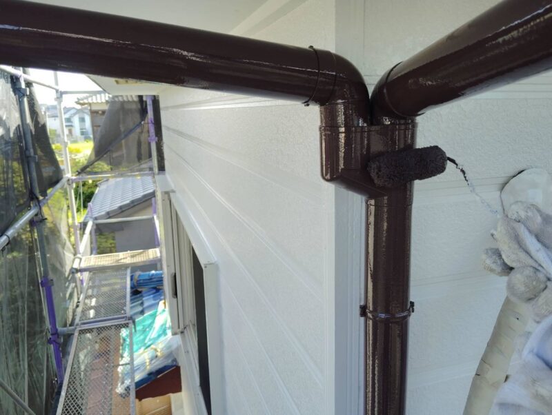 福岡県福岡市東区三苫のS様邸で外壁の劣化や軒天の傷みを直す外壁塗装と軒天張り替え波板張り替え工事を行いました。2025年9月18日完成です。【チラシより】