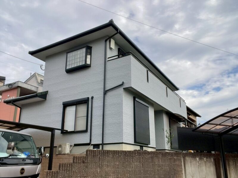福岡県福岡市東区香椎のN様邸で外壁と屋根を保護し美観を取り戻す塗装工事を行いました。2025年11月11日完成です。【HPより】