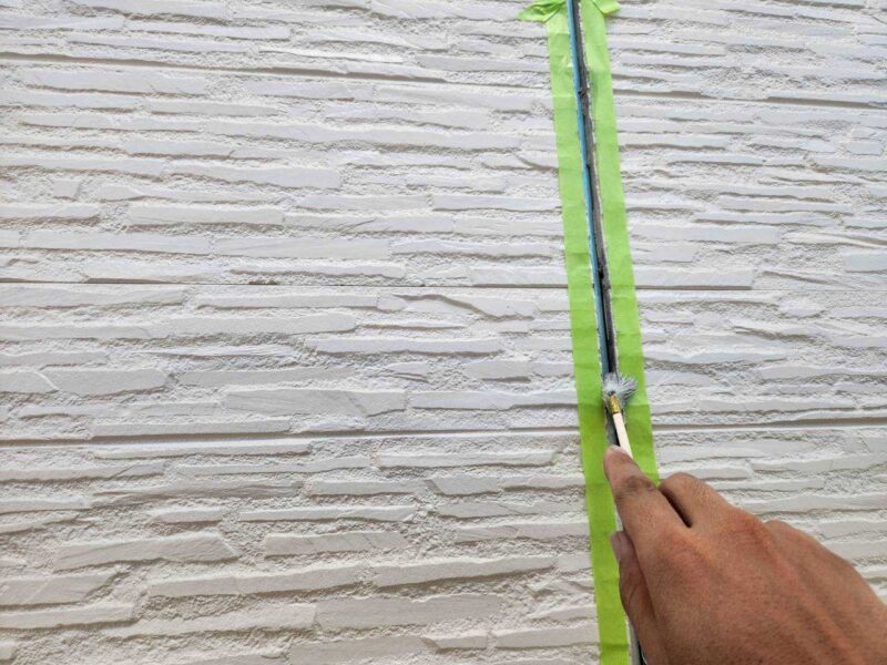 福岡県糟屋郡新宮町下府のH様邸でシーリングの割れや外壁の劣化を補修する外壁塗装工事を行いました。2025年10月2日完成です。【チラシより】