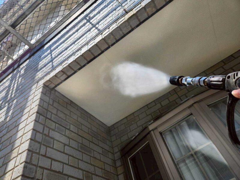 福岡県糟屋郡新宮町下府のH様邸でシーリングの割れや外壁の劣化を補修する外壁塗装工事を行いました。2025年10月2日完成です。【チラシより】