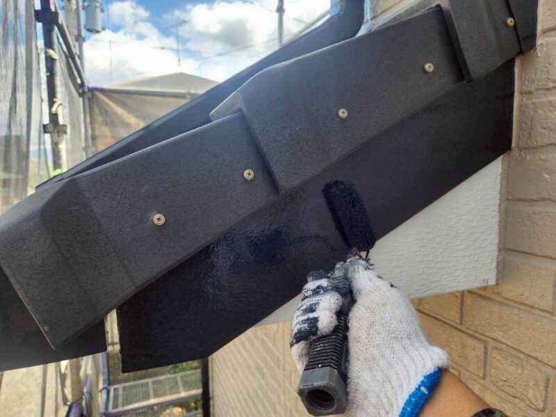 福岡県糟屋郡新宮町下府のH様邸でシーリングの割れや外壁の劣化を補修する外壁塗装工事を行いました。2025年10月2日完成です。【チラシより】