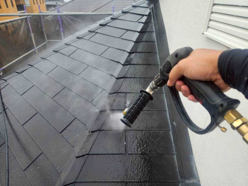 福岡県古賀市花見東のT様邸でチョーキングやシーリングの劣化を補修し屋根と外壁を美しく保つ塗装工事を行いました。2025年10月28日完成です。【HPより】