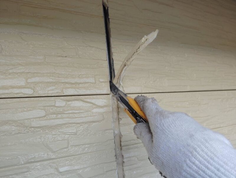 福岡県福岡市東区香椎台のN様邸でシーリングの劣化や帯の汚れを整える外壁クリヤー塗装工事を行いました。2025年10月14日完成です。【HPより】