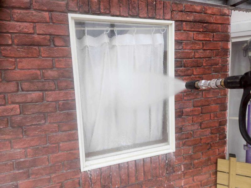 福岡県古賀市花見東のT様邸でチョーキングやシーリングの劣化を補修し屋根と外壁を美しく保つ塗装工事を行いました。2025年10月28日完成です。【HPより】