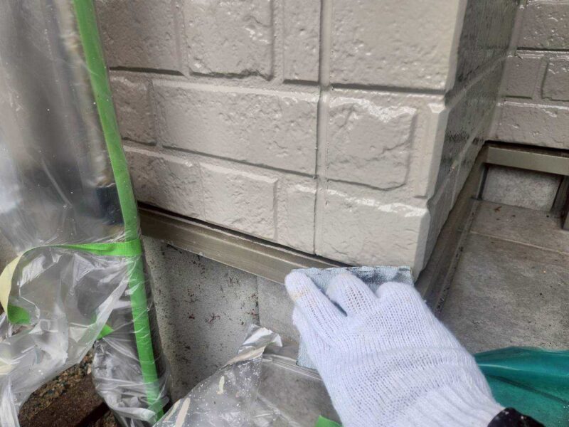 福岡県糟屋郡新宮町下府のH様邸でシーリングの割れや外壁の劣化を補修する外壁塗装工事を行いました。2025年10月2日完成です。【チラシより】