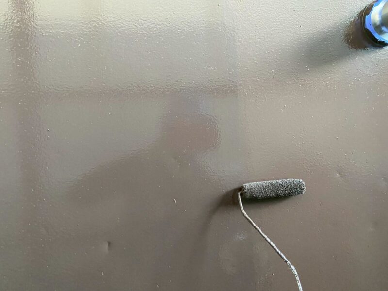 福岡県福岡市東区土井のU様邸で外壁のひび割れや塗膜の劣化を補修し屋根の防水性を高める外壁屋根塗装工事を行いました。2025年10月17日完成です。【HPより】