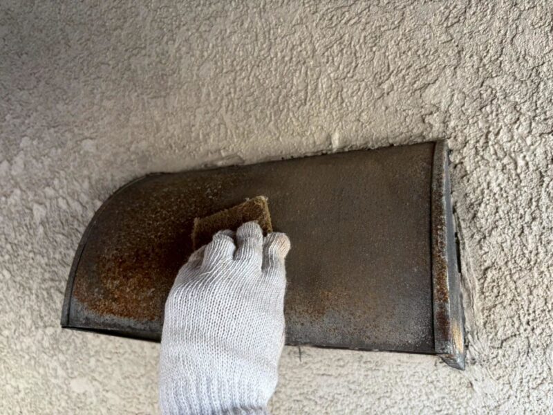 福岡県福岡市東区土井のU様邸で外壁のひび割れや塗膜の劣化を補修し屋根の防水性を高める外壁屋根塗装工事を行いました。2025年10月17日完成です。【HPより】