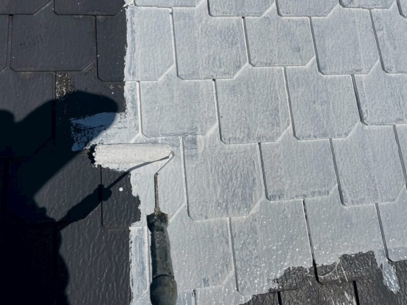 福岡県筑紫野市光が丘のT様邸で屋根の塗膜劣化と付帯部の色あせを整える塗装工事を行っています。2025年10月4日着工です。【OB様より】