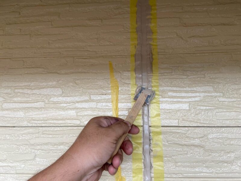 福岡県福岡市東区香椎台のN様邸でシーリングの劣化や帯の汚れを整える外壁クリヤー塗装工事を行いました。2025年10月14日完成です。【HPより】