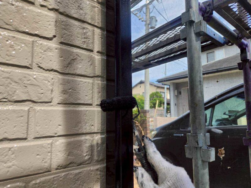 福岡県糟屋郡新宮町下府のH様邸でシーリングの割れや外壁の劣化を補修する外壁塗装工事を行いました。2025年10月2日完成です。【チラシより】