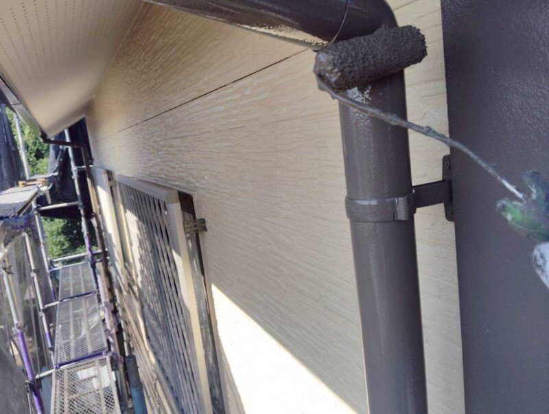 福岡県福岡市東区香椎台のN様邸でシーリングの劣化や帯の汚れを整える外壁クリヤー塗装工事を行いました。2025年10月14日完成です。【HPより】