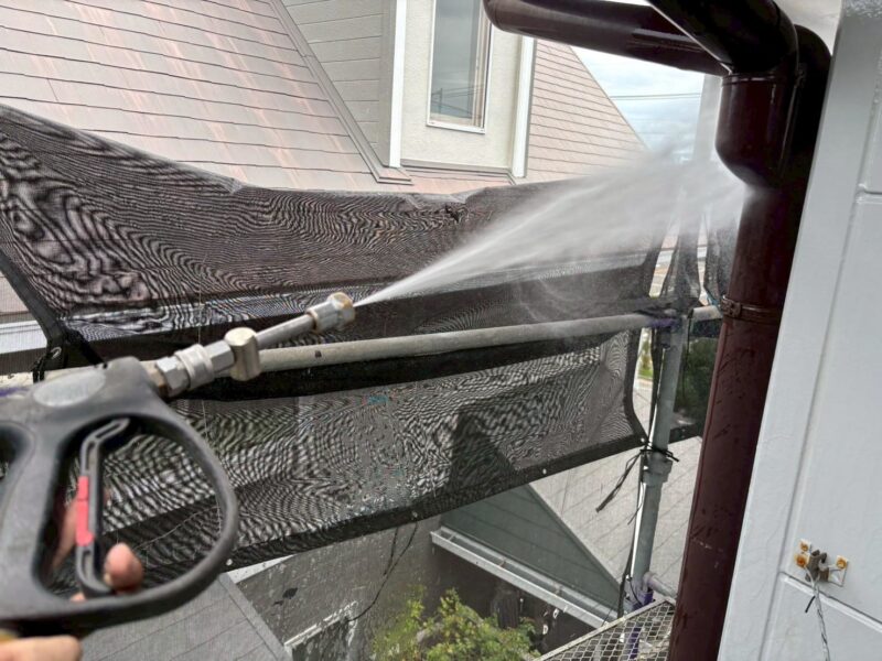 福岡県古賀市舞の里のY様邸で外壁の塗膜剥がれや屋根の劣化を補修する外壁屋根塗装・防水工事を行いました。2025年10月14日完成です。【HPより】