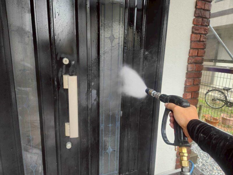 福岡県古賀市花見東のT様邸でチョーキングやシーリングの劣化を補修し屋根と外壁を美しく保つ塗装工事を行いました。2025年10月28日完成です。【HPより】