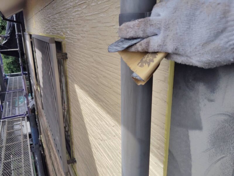 福岡県福岡市東区香椎台のN様邸でシーリングの劣化や帯の汚れを整える外壁クリヤー塗装工事を行いました。2025年10月14日完成です。【HPより】