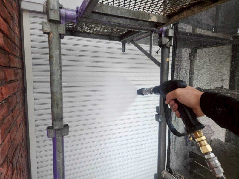 福岡県古賀市花見東のT様邸でチョーキングやシーリングの劣化を補修し屋根と外壁を美しく保つ塗装工事を行いました。2025年10月28日完成です。【HPより】