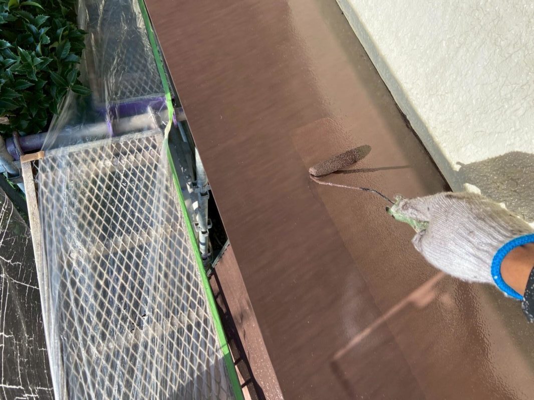 福岡県福岡市東区土井のU様邸で外壁のひび割れや塗膜の劣化を補修し屋根の防水性を高める外壁屋根塗装工事を行いました。2025年10月17日完成です。【HPより】