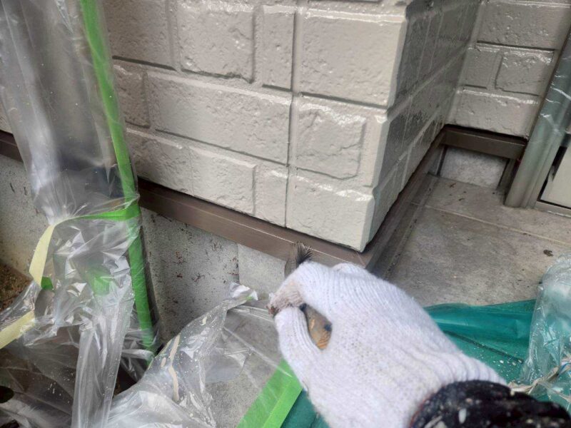 福岡県糟屋郡新宮町下府のH様邸でシーリングの割れや外壁の劣化を補修する外壁塗装工事を行いました。2025年10月2日完成です。【チラシより】