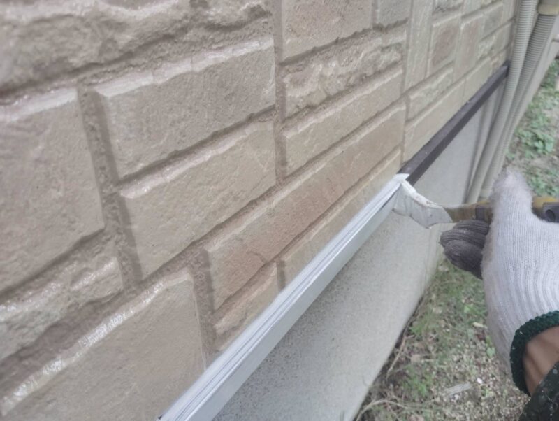 福岡県福岡市東区香椎台のN様邸でシーリングの劣化や帯の汚れを整える外壁クリヤー塗装工事を行いました。2025年10月14日完成です。【HPより】