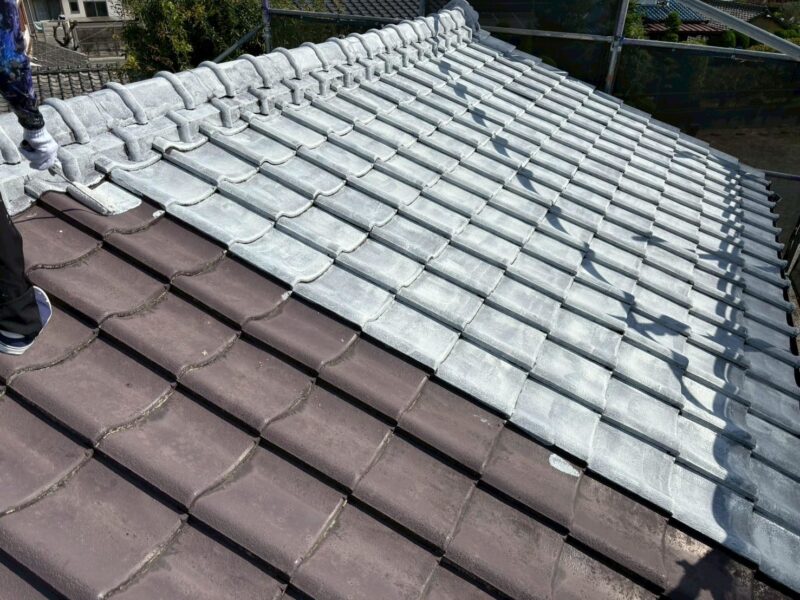 福岡県福岡市東区土井のU様邸で外壁のひび割れや塗膜の劣化を補修し屋根の防水性を高める外壁屋根塗装工事を行いました。2025年10月17日完成です。【HPより】