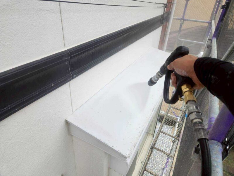 福岡県古賀市花見東のT様邸でチョーキングやシーリングの劣化を補修し屋根と外壁を美しく保つ塗装工事を行いました。2025年10月28日完成です。【HPより】