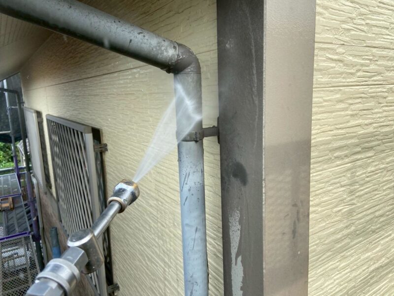 福岡県福岡市東区香椎台のN様邸でシーリングの劣化や帯の汚れを整える外壁クリヤー塗装工事を行いました。2025年10月14日完成です。【HPより】