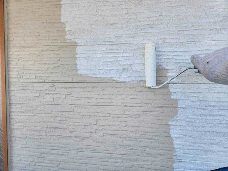 福岡県糟屋郡新宮町下府のH様邸でシーリングの割れや外壁の劣化を補修する外壁塗装工事を行いました。2025年10月2日完成です。【チラシより】