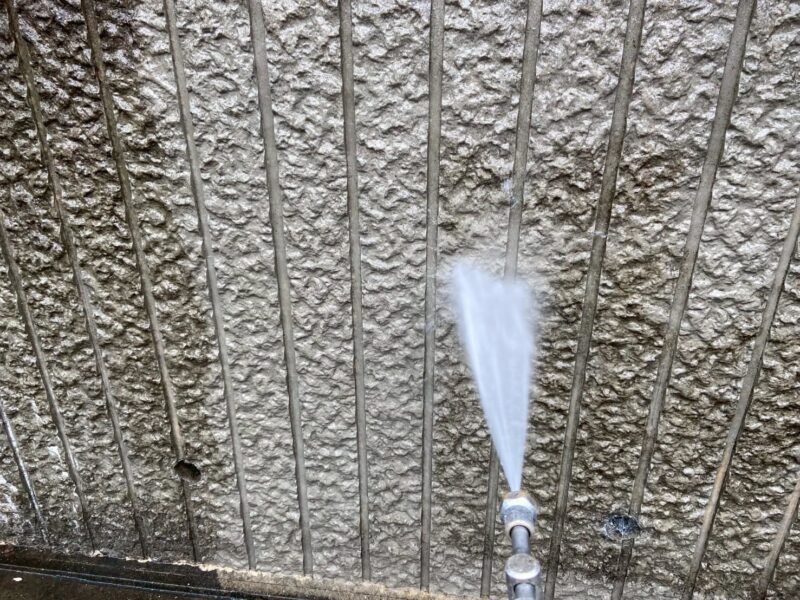 福岡県福岡市東区香椎台のN様邸でシーリングの劣化や帯の汚れを整える外壁クリヤー塗装工事を行いました。2025年10月14日完成です。【HPより】