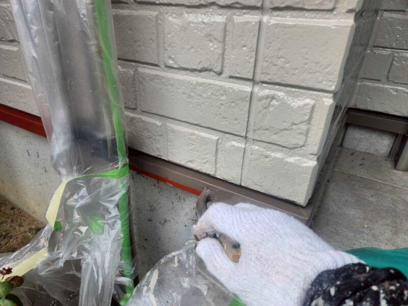 福岡県糟屋郡新宮町下府のH様邸でシーリングの割れや外壁の劣化を補修する外壁塗装工事を行いました。2025年10月2日完成です。【チラシより】