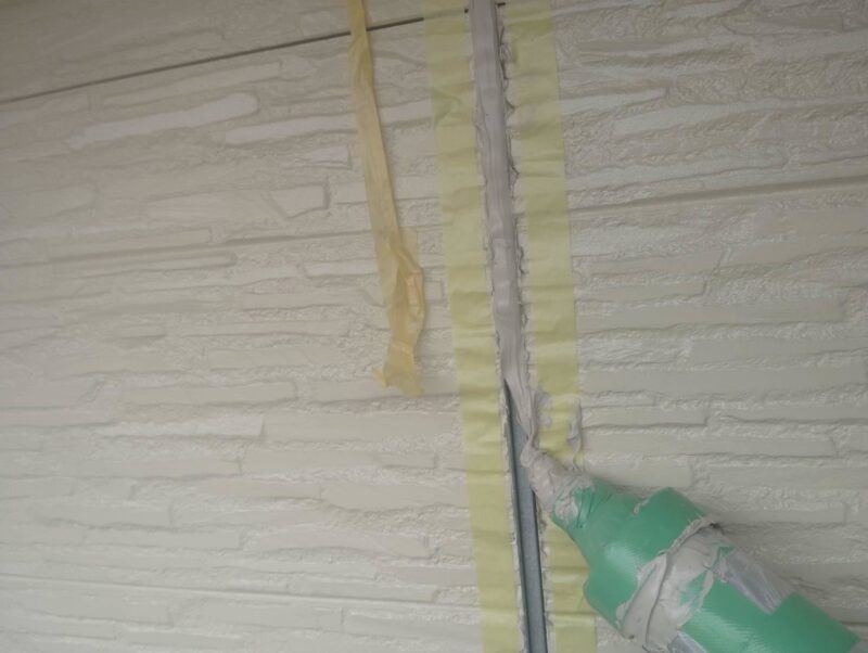 福岡県福岡市東区香椎台のN様邸でシーリングの劣化や帯の汚れを整える外壁クリヤー塗装工事を行いました。2025年10月14日完成です。【HPより】