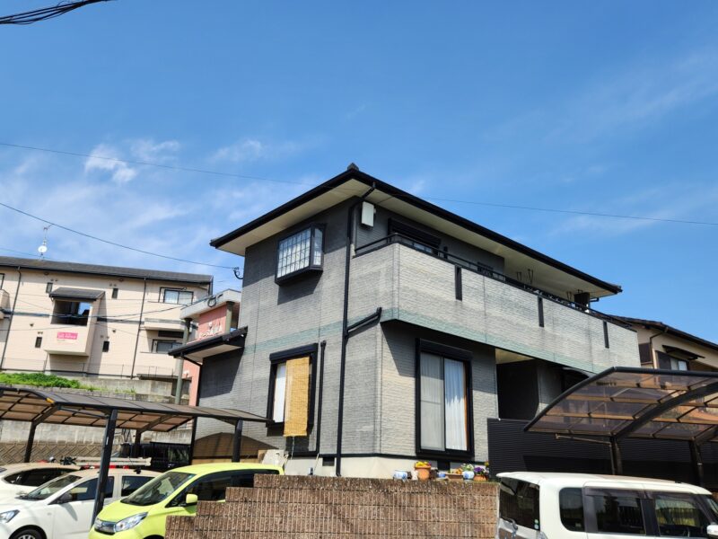 福岡県福岡市東区香椎のN様邸で外壁と屋根を保護し美観を取り戻す塗装工事を行いました。2025年11月11日完成です。【HPより】