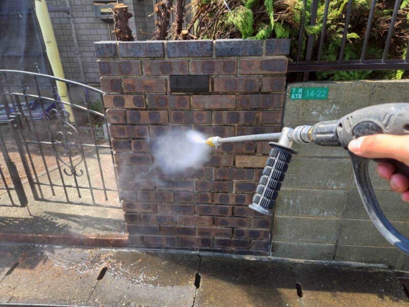 福岡県糟屋郡新宮町下府のH様邸でシーリングの割れや外壁の劣化を補修する外壁塗装工事を行いました。2025年10月2日完成です。【チラシより】