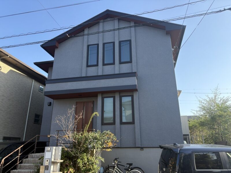 福岡県筑紫野市紫のO様邸で外壁の汚れと色あせを改善する外壁塗装工事を行いました。2025年11月14日完成です。【HPより】