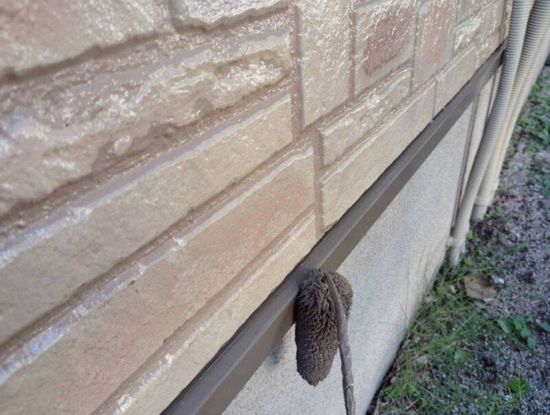 福岡県福岡市東区香椎台のN様邸でシーリングの劣化や帯の汚れを整える外壁クリヤー塗装工事を行いました。2025年10月14日完成です。【HPより】