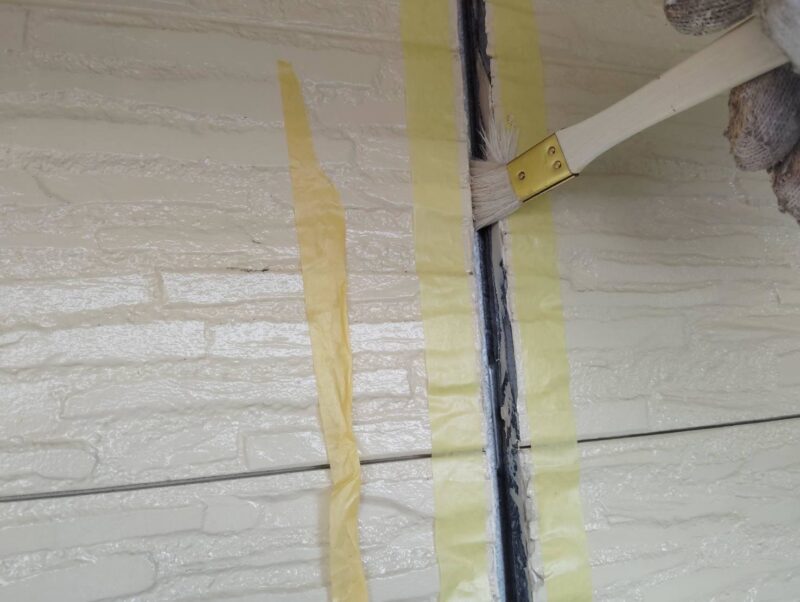 福岡県福岡市東区香椎台のN様邸でシーリングの劣化や帯の汚れを整える外壁クリヤー塗装工事を行いました。2025年10月14日完成です。【HPより】