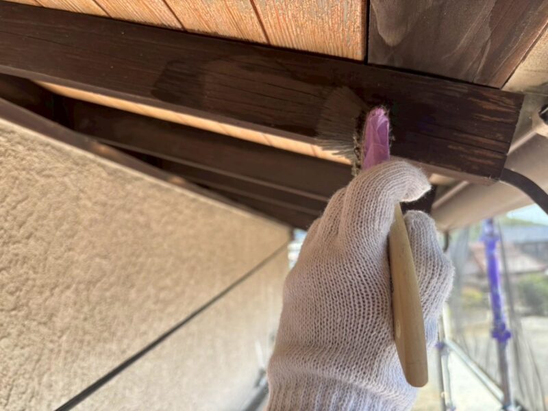 福岡県福岡市東区土井のU様邸で外壁のひび割れや塗膜の劣化を補修し屋根の防水性を高める外壁屋根塗装工事を行いました。2025年10月17日完成です。【HPより】