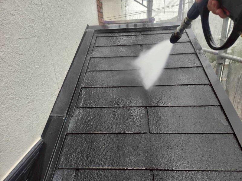 福岡県古賀市花見東のT様邸でチョーキングやシーリングの劣化を補修し屋根と外壁を美しく保つ塗装工事を行いました。2025年10月28日完成です。【HPより】